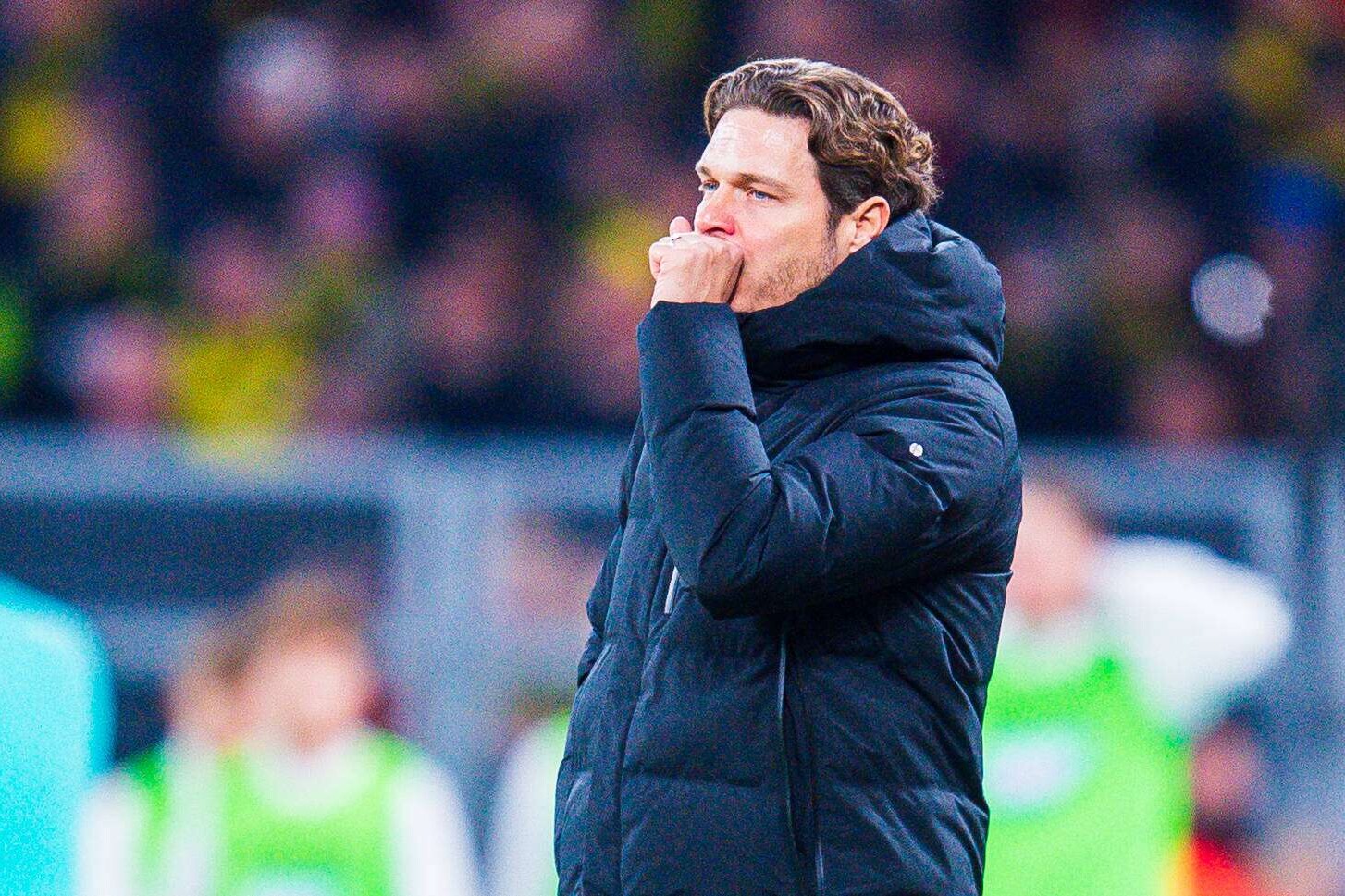 Dortmunds Trainer Edin Terzic kämpft mit einer Erkältung beim Heimspiel gegen die TSG Hoffenheim am 23. Bundesliga-Spieltag, 25.02.2024