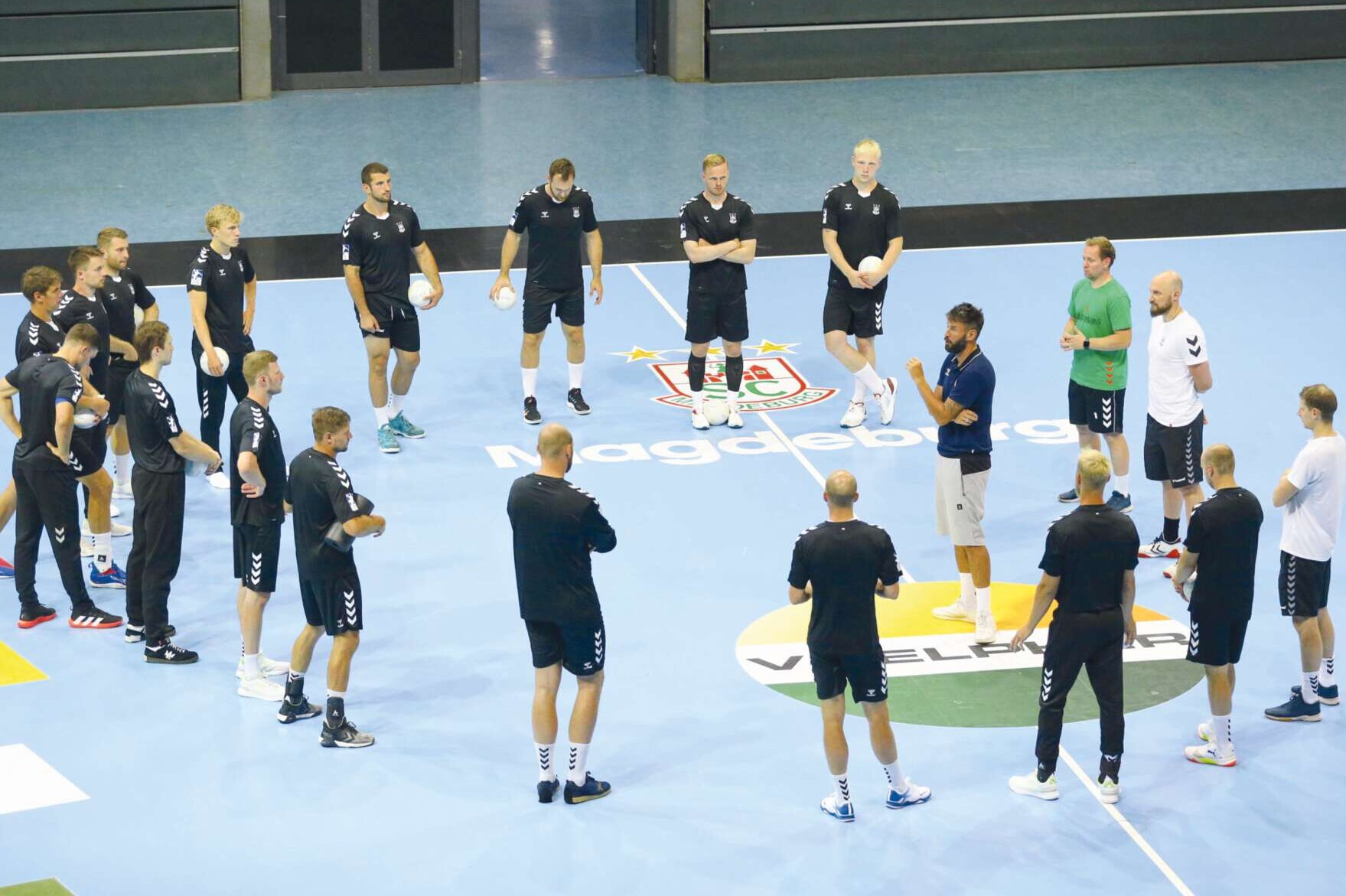 Fotos und Abbildungen aus "Training und Übungen sicher leiten"