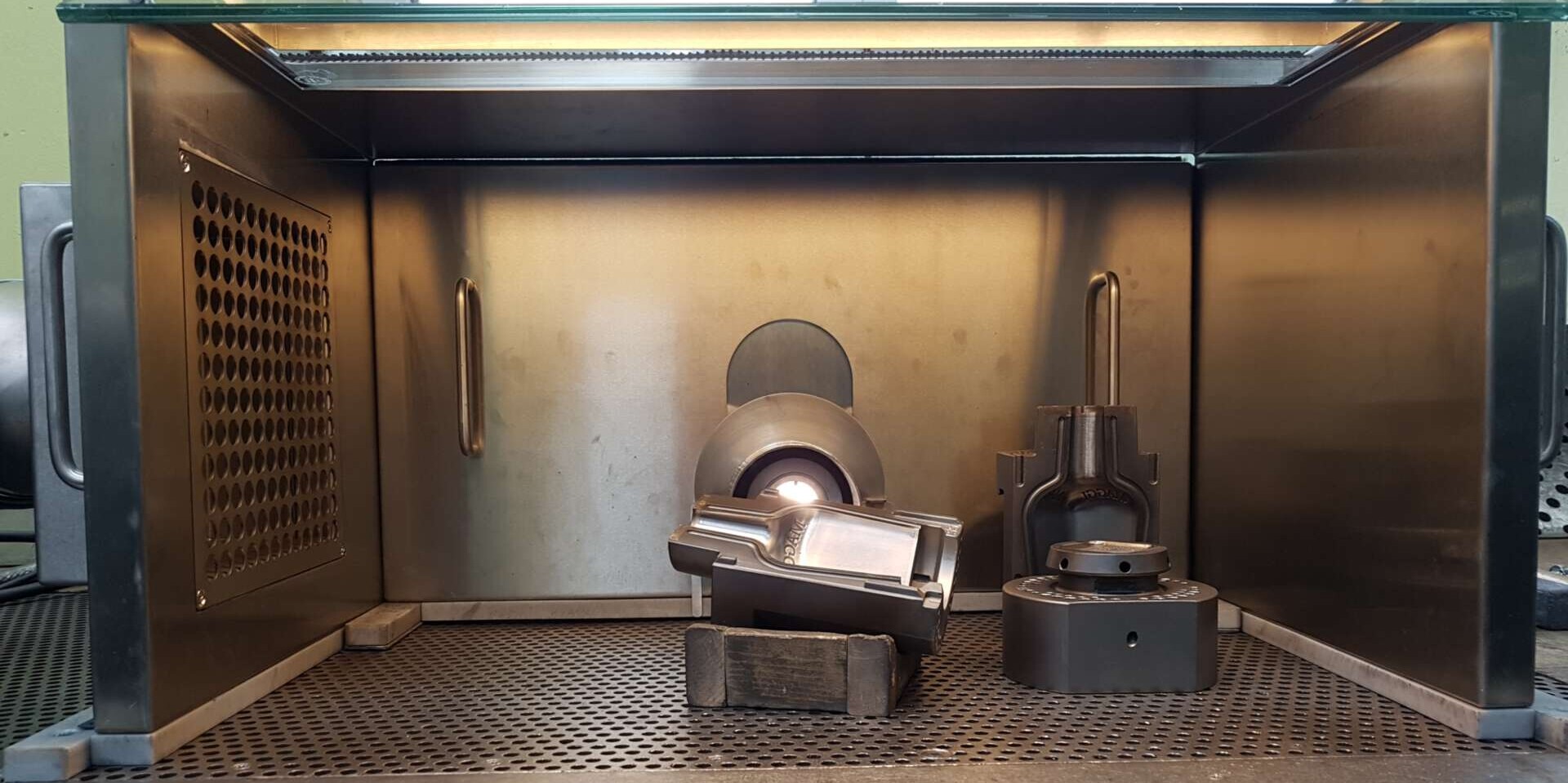 Gerresheimer Lohr GmbH: Verringerung der potentiell krebserregenden Stoffe durch Entwicklung eines neuen
Erfassungssystems für Absauganlagen, VBG_NEXT