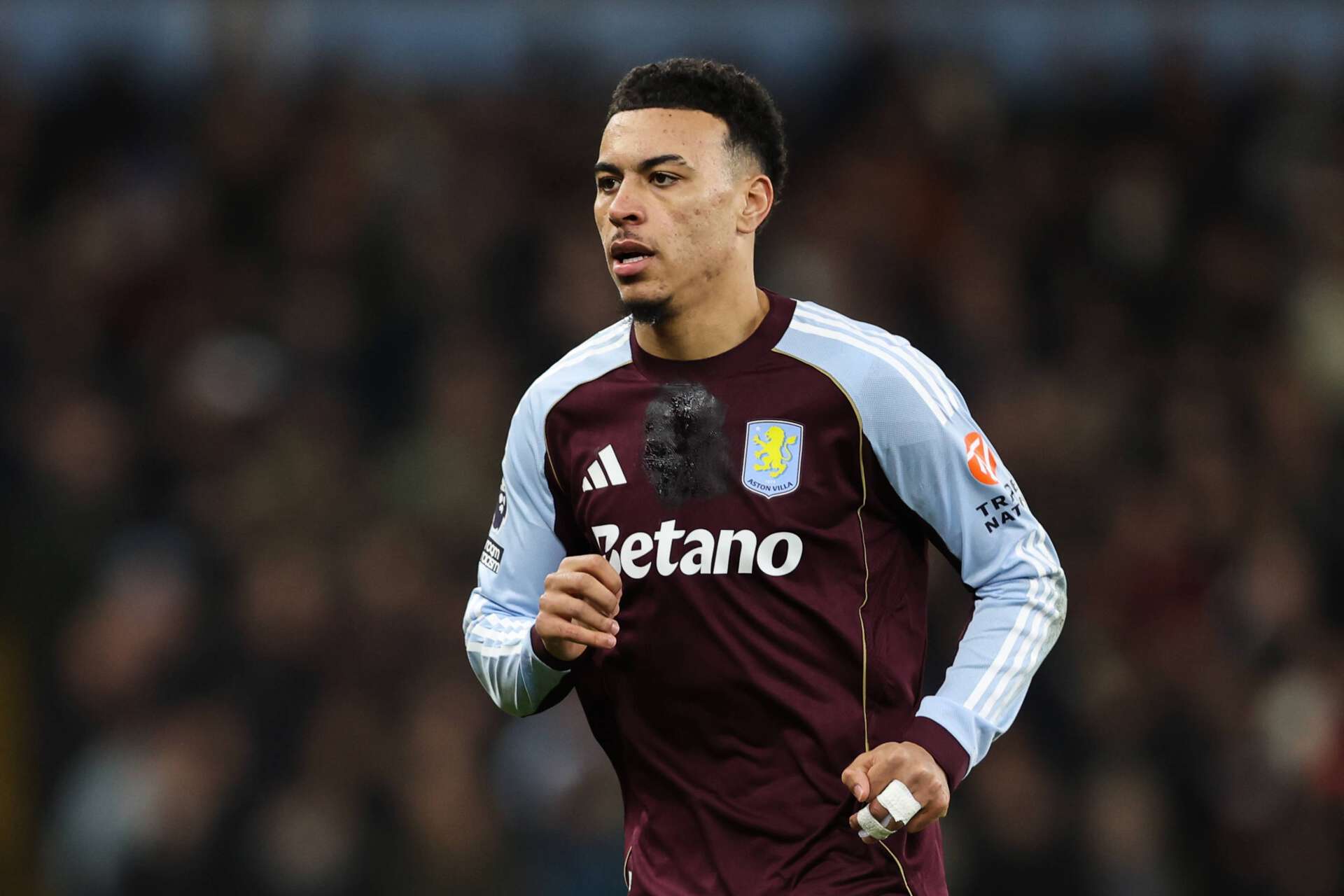 Aston Villas Offensivstar Morgan Rogers während der Premier League-Partie gegen Brighton and Hove Albion, 11.02.2026