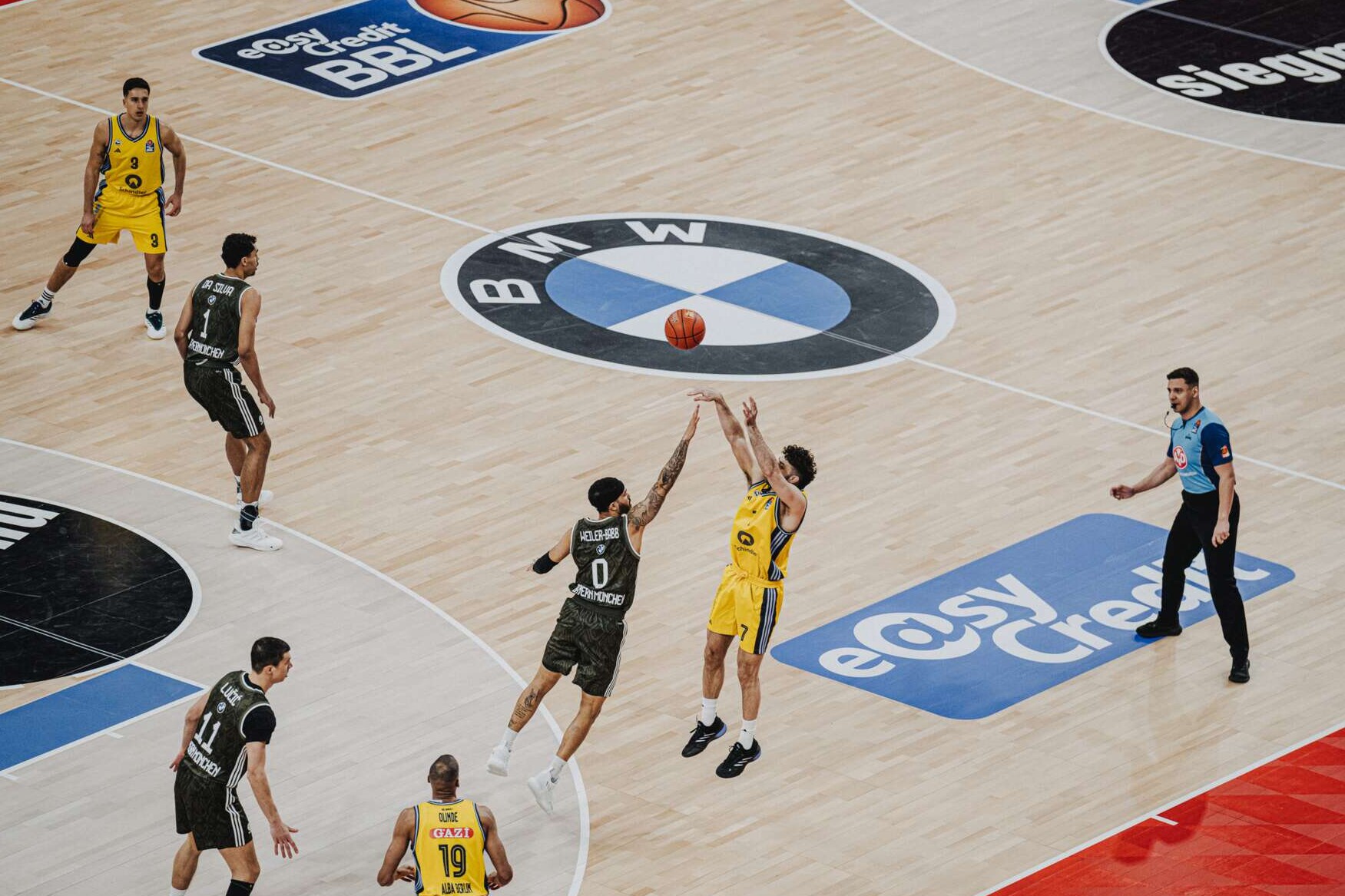 Szene aus einer Bundesliga-Begegnung zwischen ALBA Berlin und Bayern München, 2.02.2025