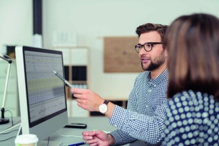 AMS, Arbeitsschutz mit System, Prozessmanagement, Geschäftsleute, Team, Büro, Gespräch, Besprechung, Planung, Computer, Zuammenarbeit, Bildschirm, Monitor, Teamwork
AdobeStock 83752772
