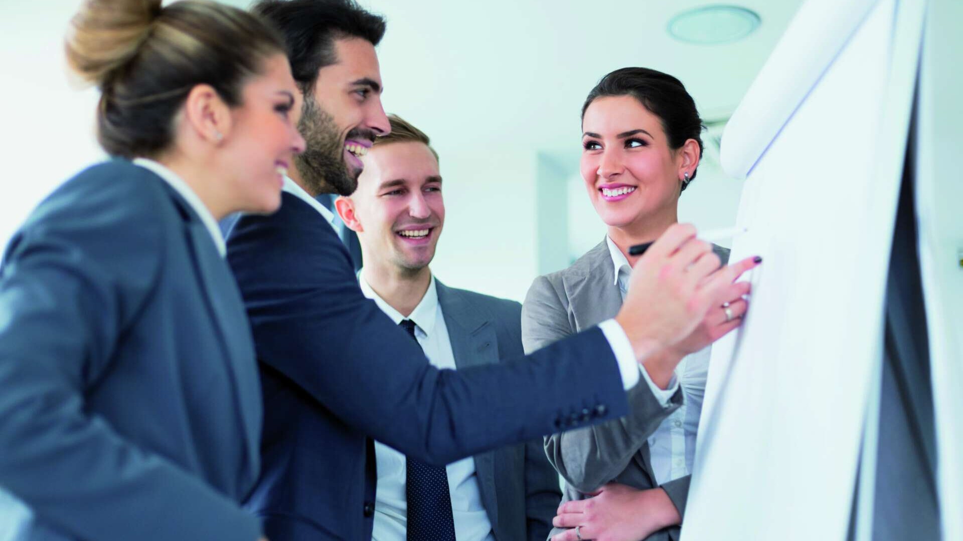 AMS, Arbeitsschutz mit System, Prozessmanagement, Flipchart, Business, Manager, Business, Büroangestellte, Business Meeting, Planung, Teamwork 
iStock 539208145