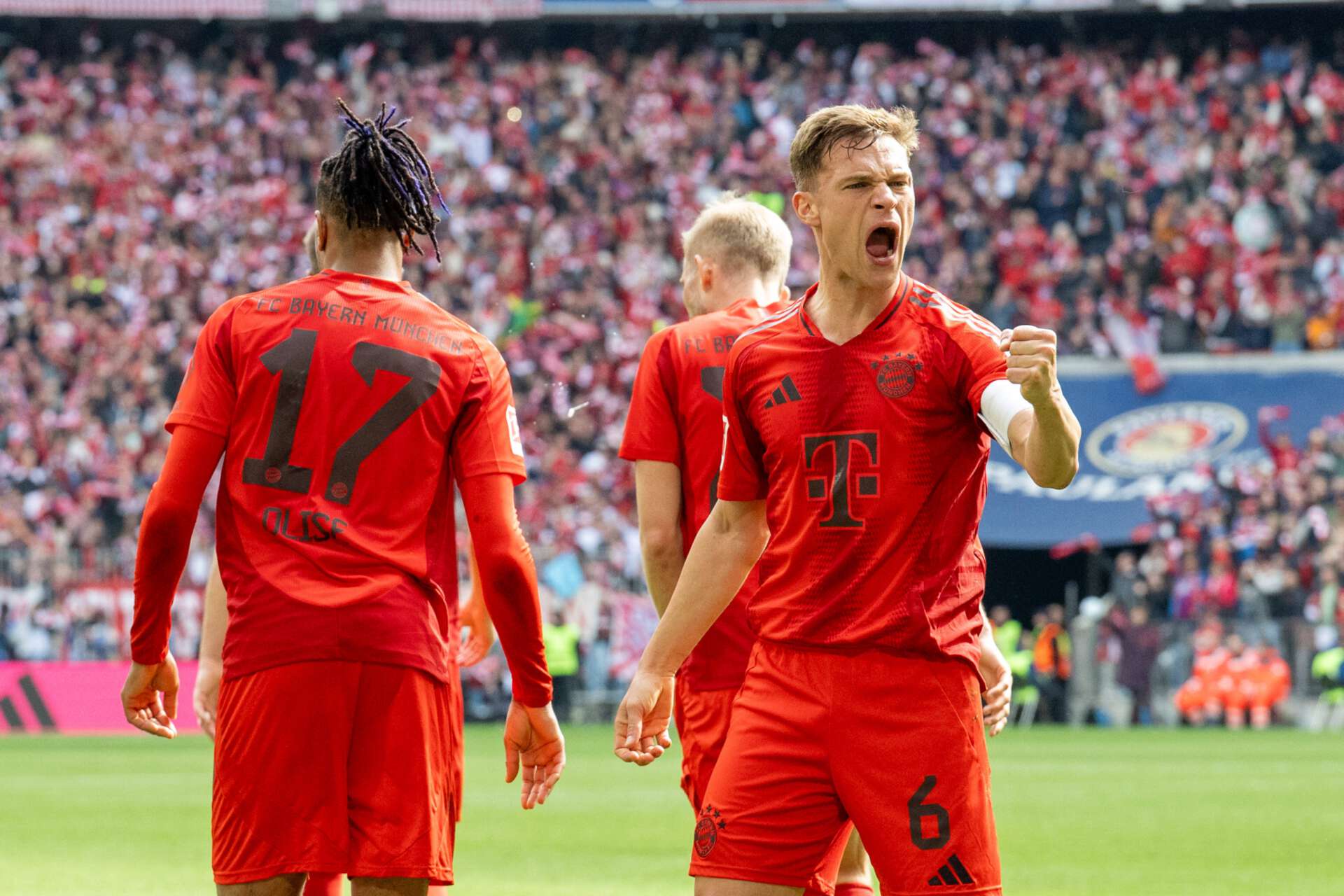 Der Münchener Joshua Kimmich jubelt nach dem 2:0-Treffer im Bundesliga-Spiel gegen Mainz 05, 26.04.2025 