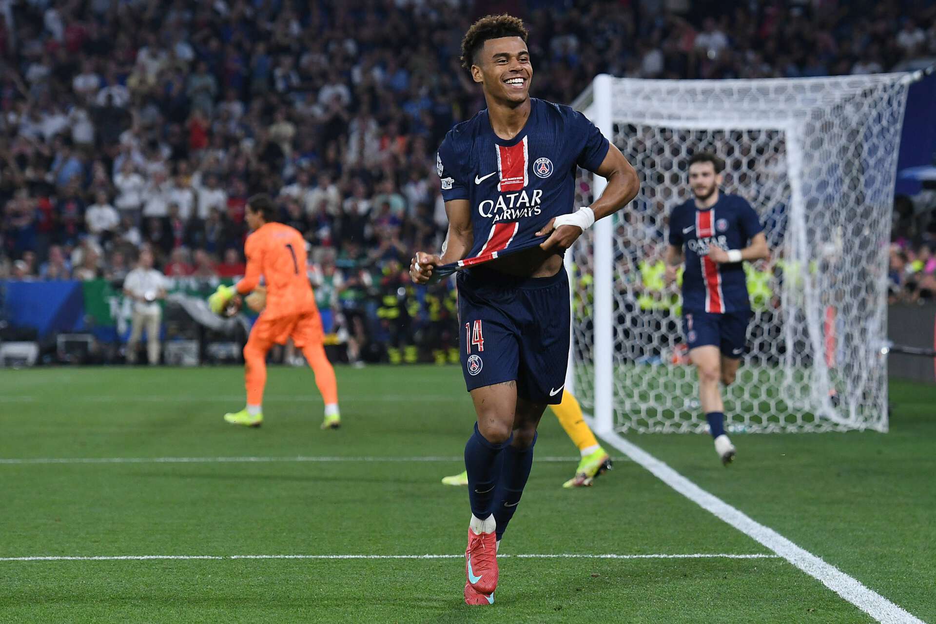 Shootingstar Desire Doue  jubelt nach seinem Treffer zum 3:0 während des Champions League Finalspiels zwischen Paris Saint-Germain und Inter Mailand am 31.05.2025.