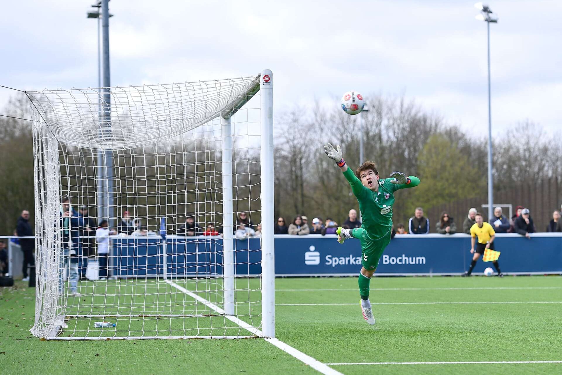 Kölns U19-Torwart Timo Schmitz während der DFB-Nachwuchsliga-Hauptrunden-Partie gegen den VfL Bochum, 15.03.2026