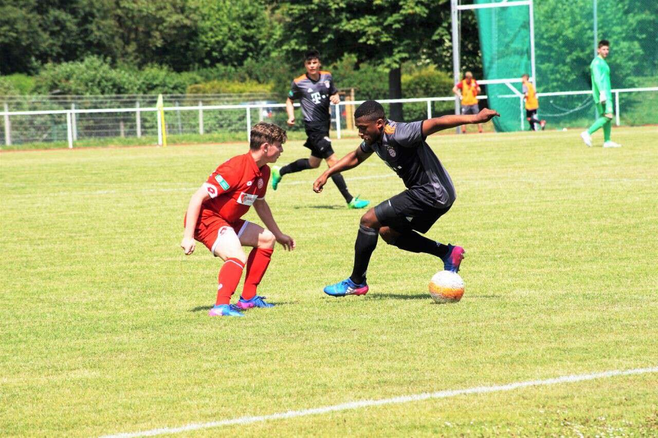 Nachwuchsspieler Mika Höning (Wehen Wiesbaden)