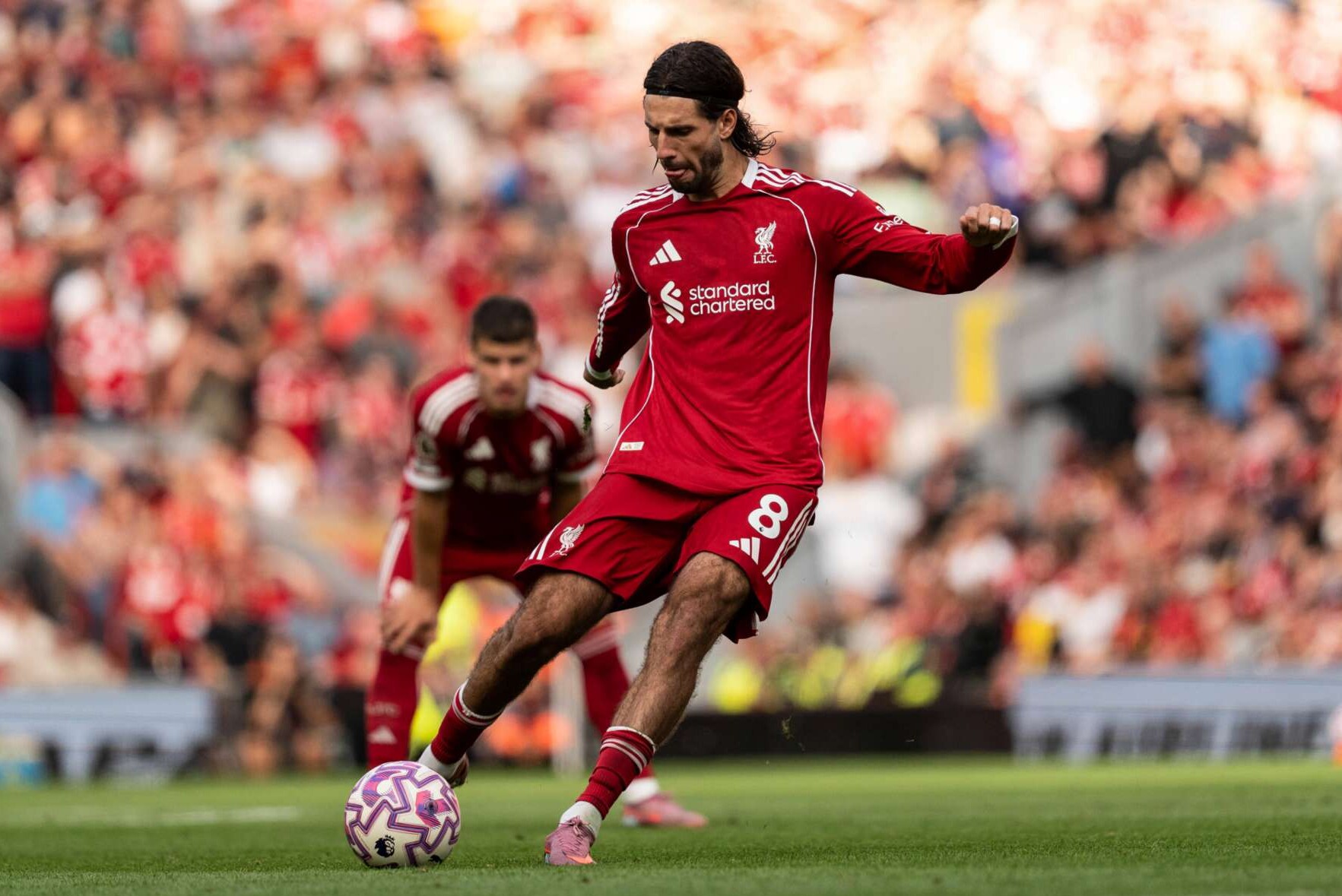 Liverpools Dominik Szoboszlai beim Freistoß im Premier League-Match gegen den FC Arsenal, 31.08.2025