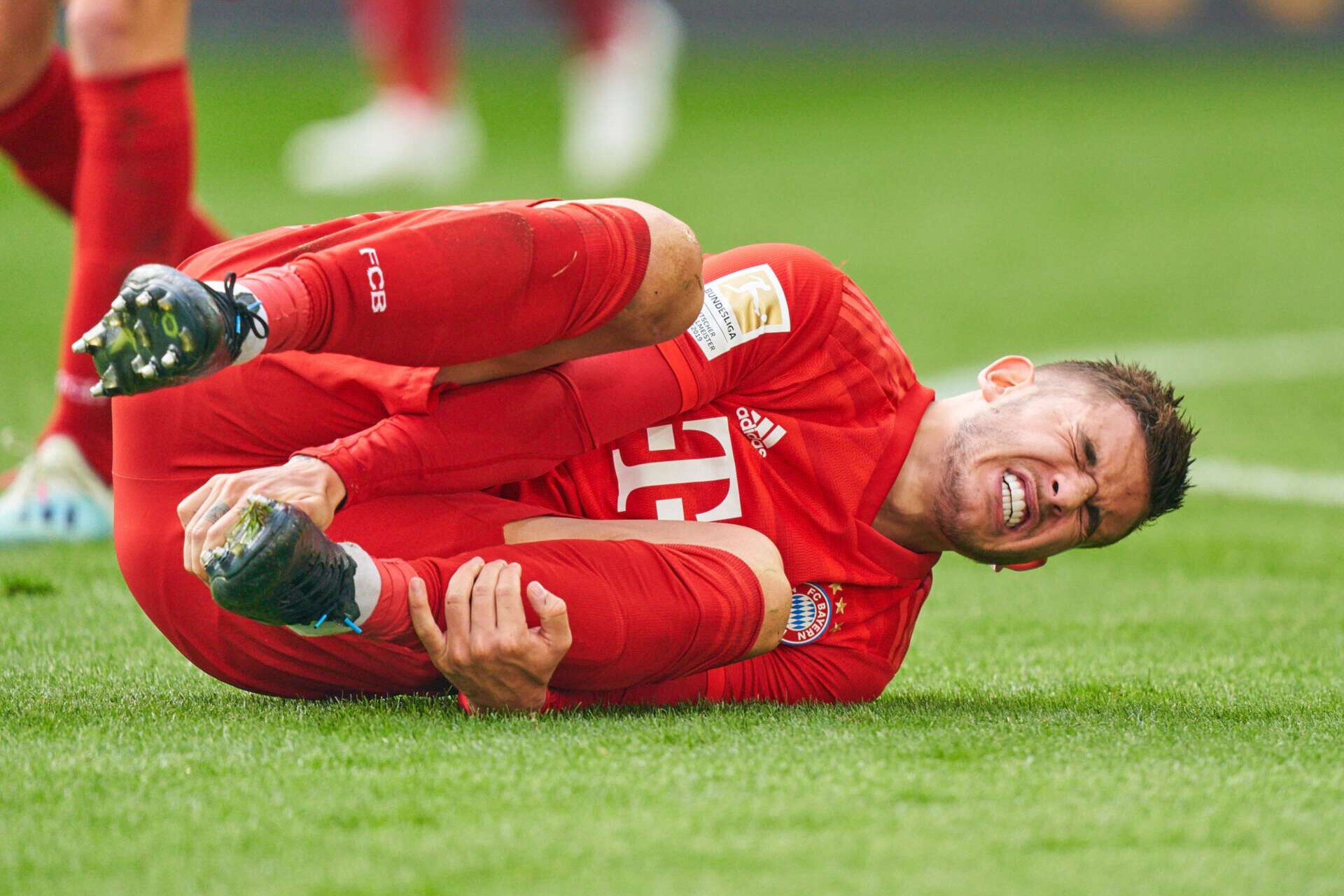 ACHTUNG: nur für Nachwuchskicker-Website lizensiert,
FC Augsburg - FC Bayern München, Augsburg October 19, 2019. Lucas HERNANDEZ FCB 21
