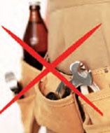 Werkzeuggürtel mit Bierflasche