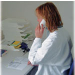 Telefonierende Person