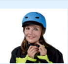 Frau mit Fahrradhelm