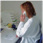 Ärztin am Telefon