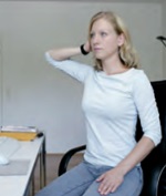 Person an Büro-Arbeitsplatz