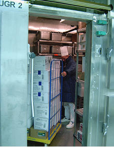 Mitarbeiter in einem Kühlraum