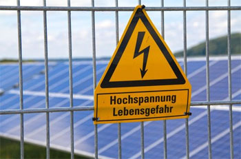 Warnzeichen: Warnung vor elektrischer Gefährdung