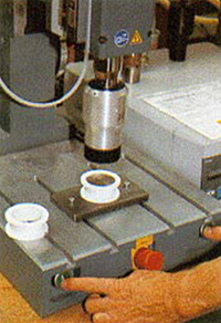Ultraschall-Schweißmaschine mit Zweihandschaltung
