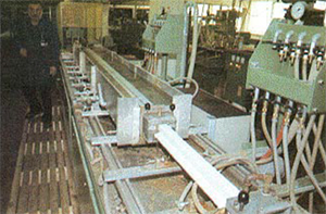 Kühlung des extrudierten Profiles in einem Wasserbad