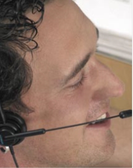 Mann mit Headset