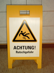 Warnschild - Achtung! Rutschgefahr