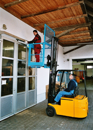 Arbeitsbühne an einem Gabelstapler