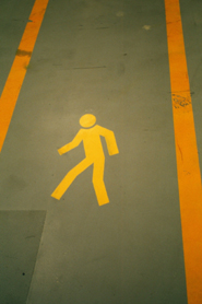 Gekennzeichneter Fußgängerweg