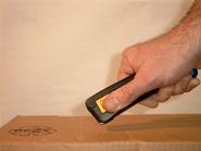 Sachgemäßes Öffnen einer Verpackung mit einem Messer 4