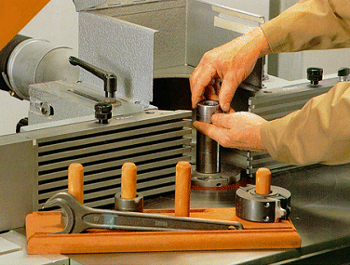 Einstellung an Tischfräsmaschine