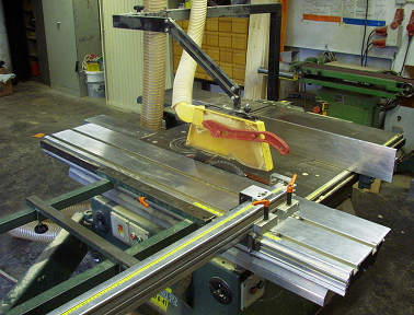 Tisch- und Formatkreissägemaschine